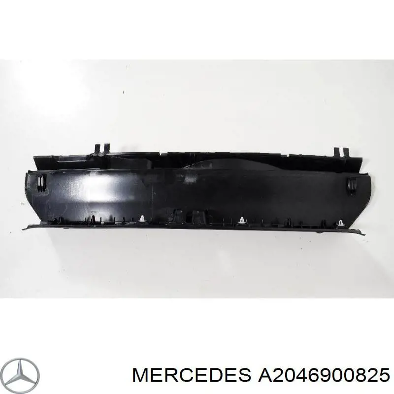 Облицовка задней панели багажника 2046900825 Mercedes