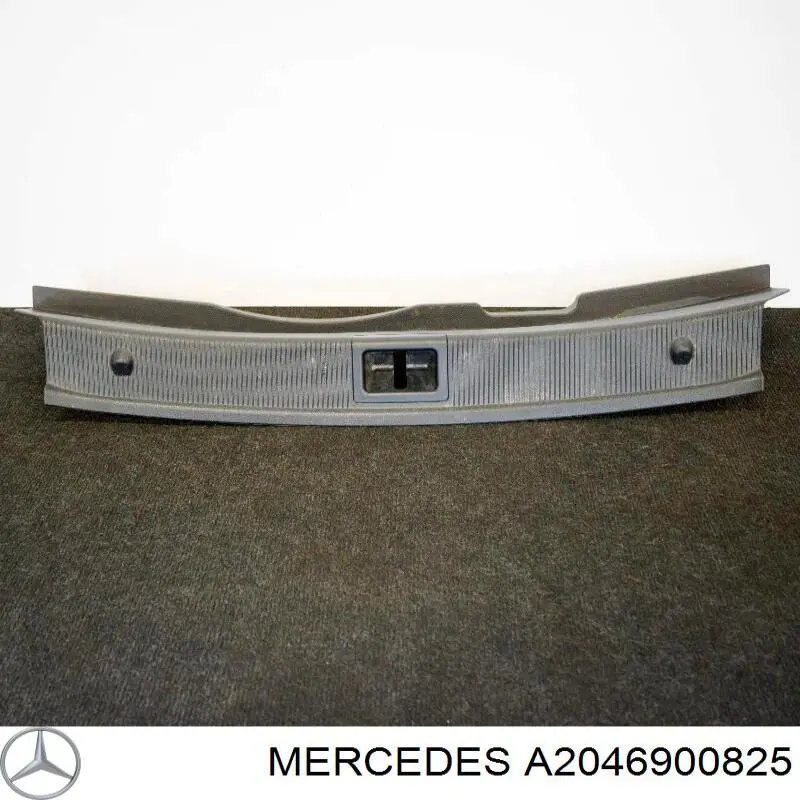 Облицовка задней панели багажника A20469008259051 Mercedes