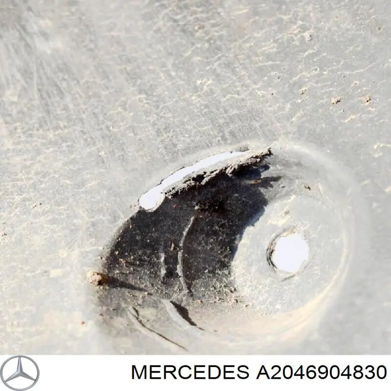 Подкрылок крыла переднего правый задний A2046904830 Mercedes