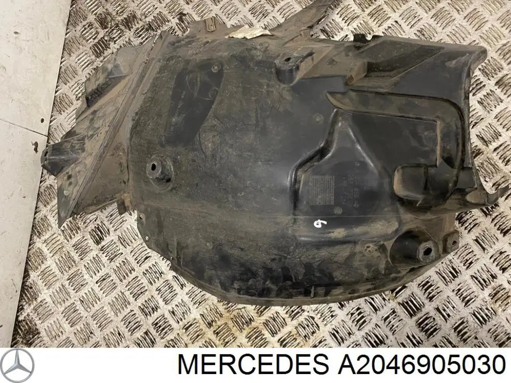 Подкрылок переднего крыла, правый задний Mercedes 2046902830