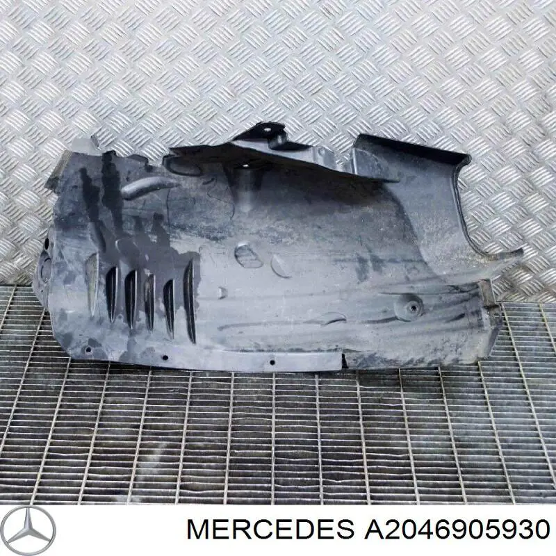 Подкрылок крыла переднего правый передний A2046905930 Mercedes