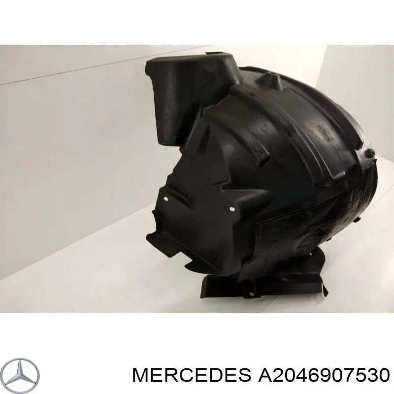 Подкрылок крыла переднего левый передний A2046907530 Mercedes