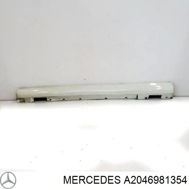 Накладка (молдинг) порога наружная левая 2046981354 Mercedes