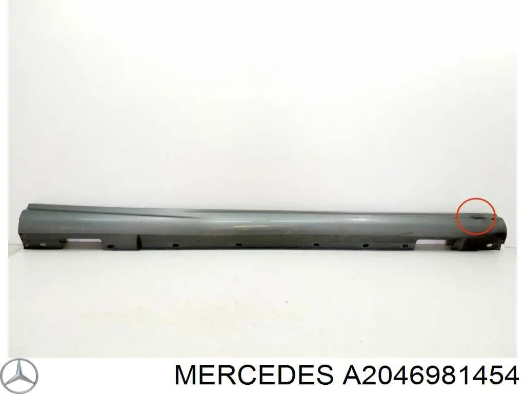A20469814549999 Mercedes Накладка наружняя (молдинг) порога, правый