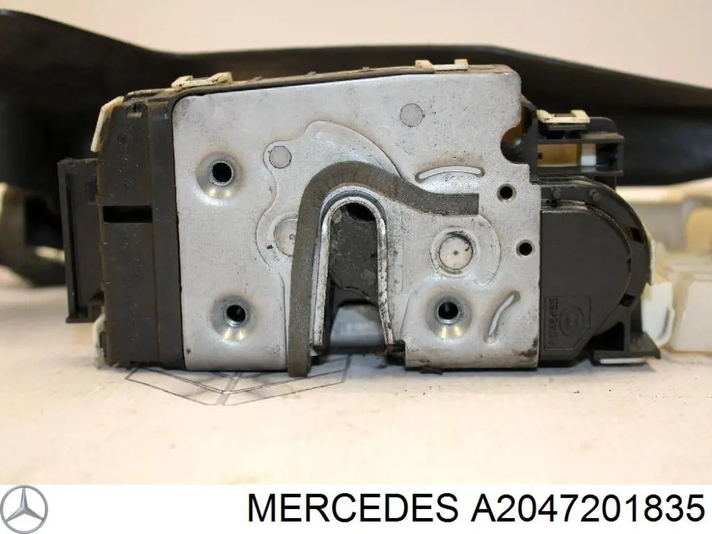 Замок передней пассажирской двери Mercedes 2047201835
