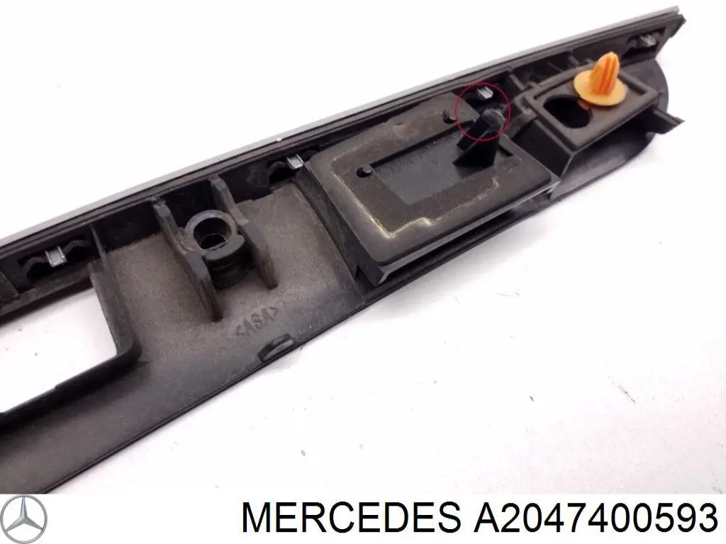 Накладка багажника 2047400593 Mercedes