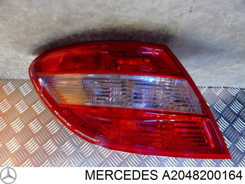 A2048200164 Mercedes фонарь задний левый