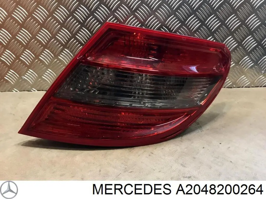 Купить A2048200264 Mercedes Задняя правая фара