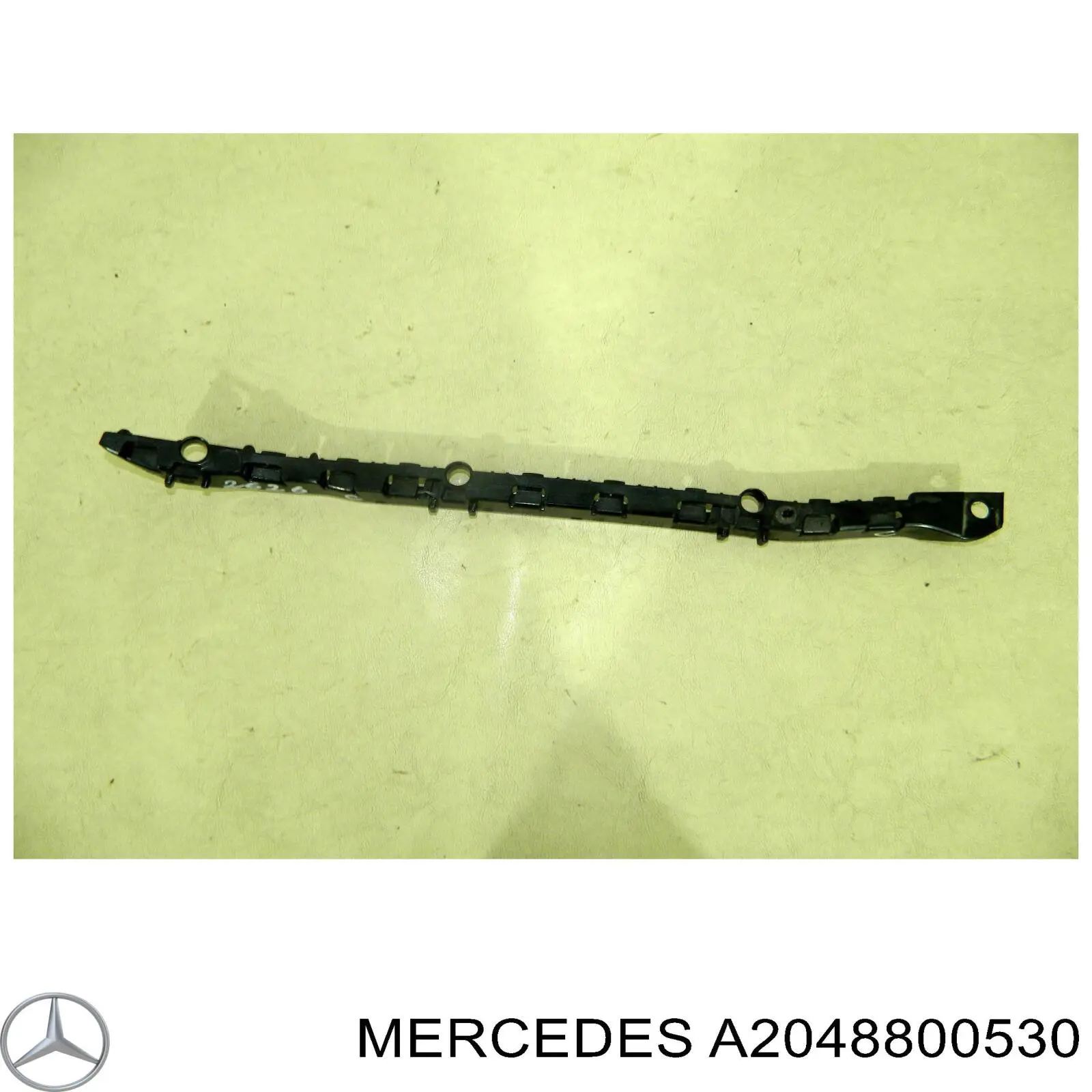 A2048800530 Mercedes Направляющая заднего бампера левая