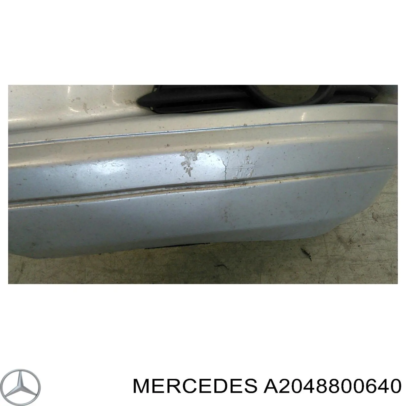 Передний бампер A2048800640 Mercedes