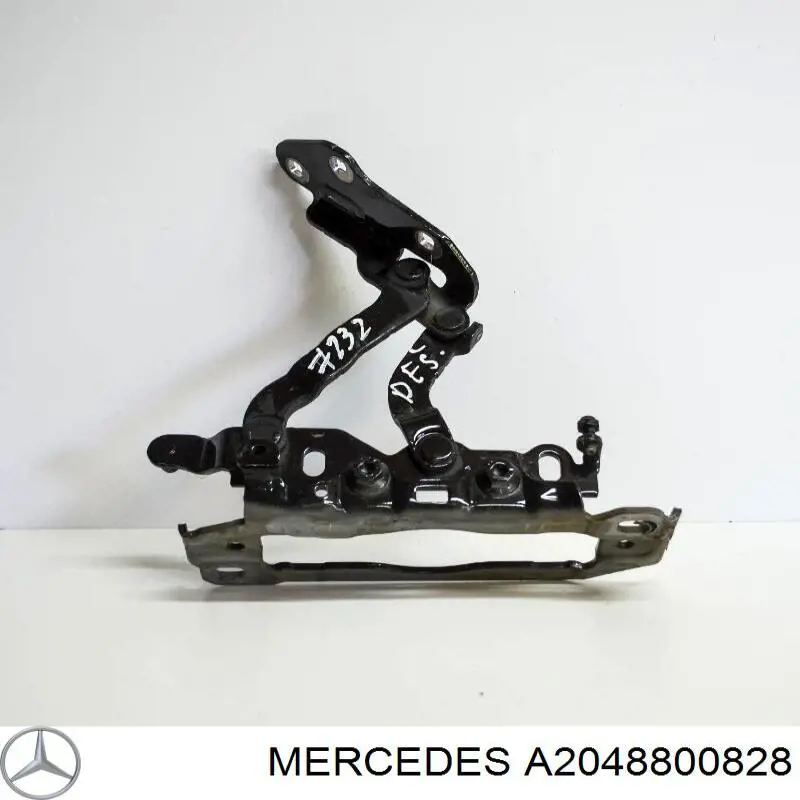 Петля капота правая A2048800828 Mercedes