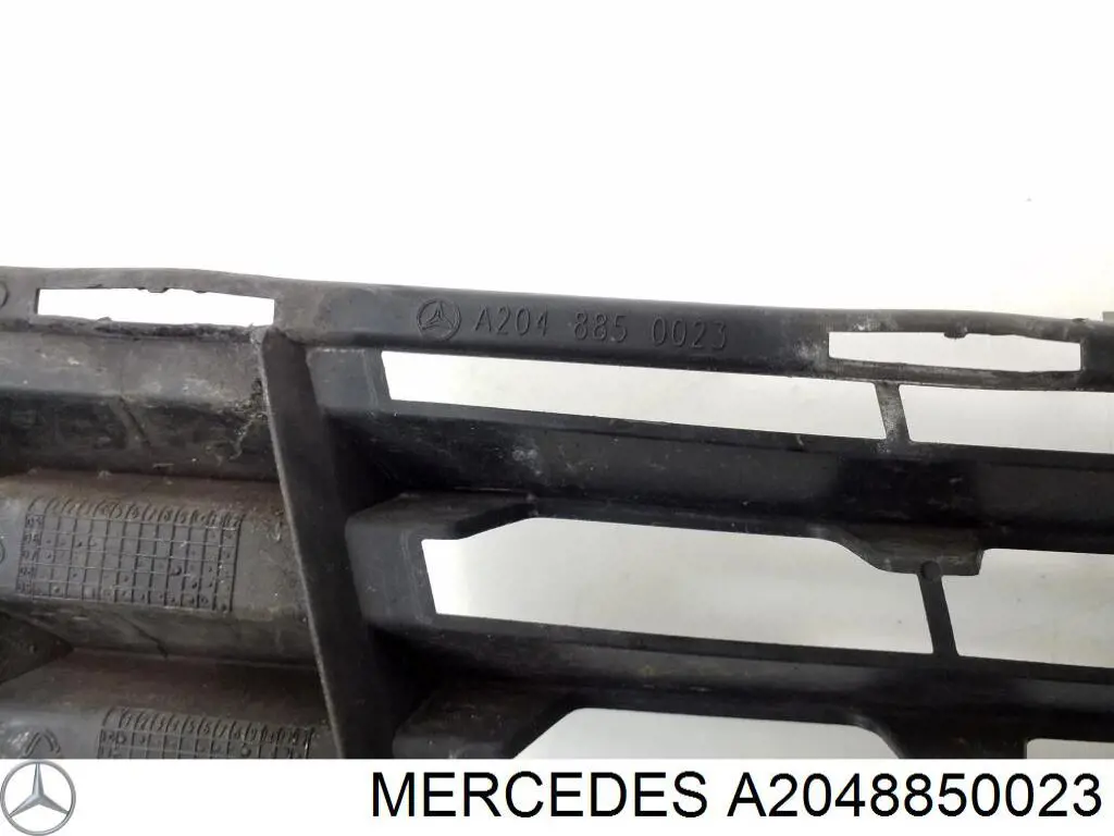Решетка бампера A2048850023 Mercedes