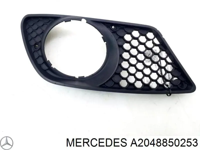 Заглушка (решетка) противотуманных фар бампера переднего левая 2048850253 Mercedes