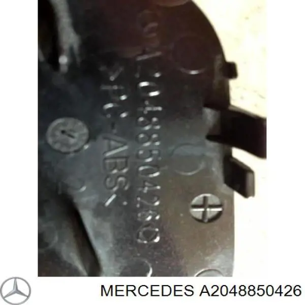 Заглушка бампера буксировочного крюка на Mercedes C (W204)