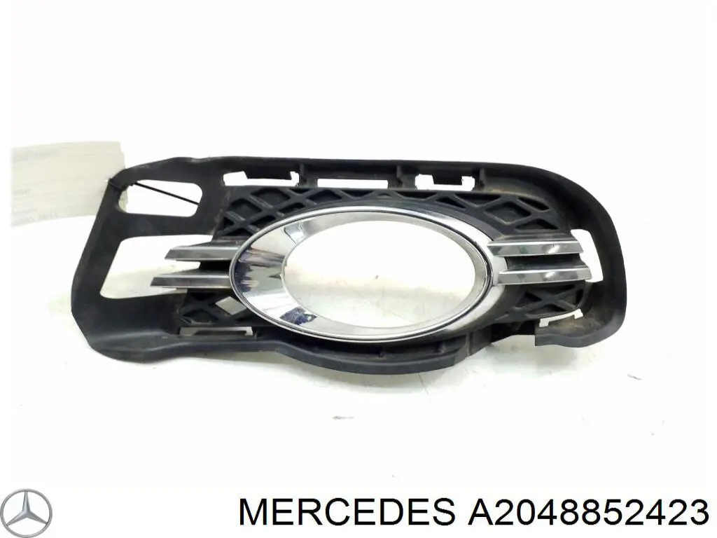 A2048852423 Mercedes заглушка (решетка противотуманных фар бампера переднего левая)