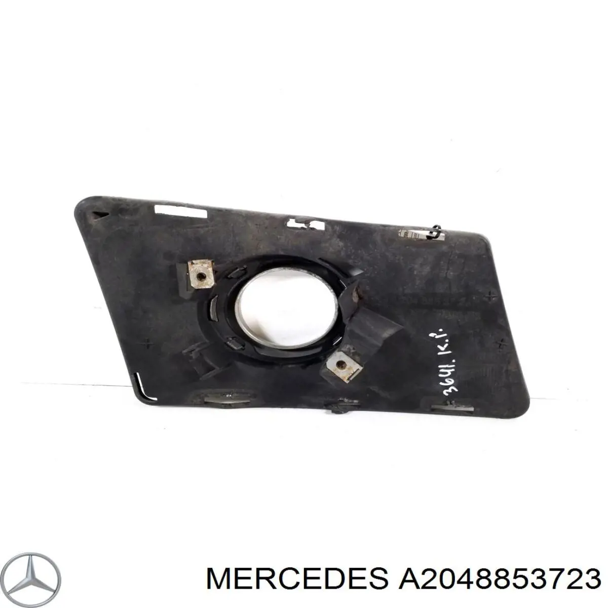 Решетка бампера переднего левая A2048853723 Mercedes