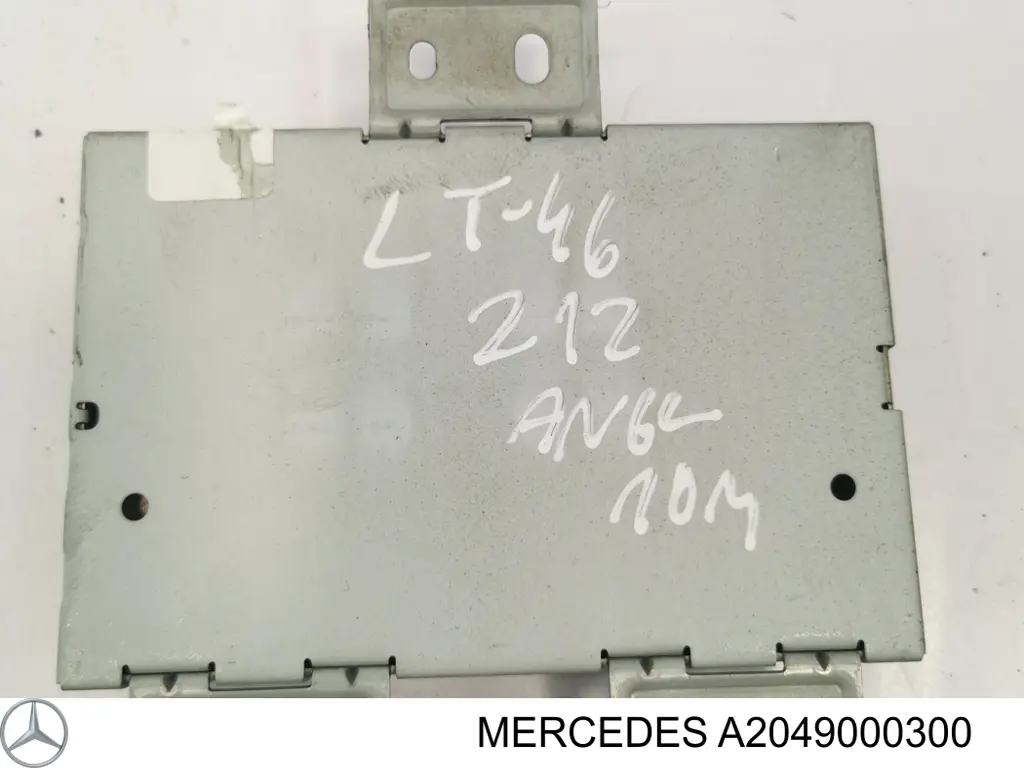 Блок управления мультимедийный A2049000300 Mercedes