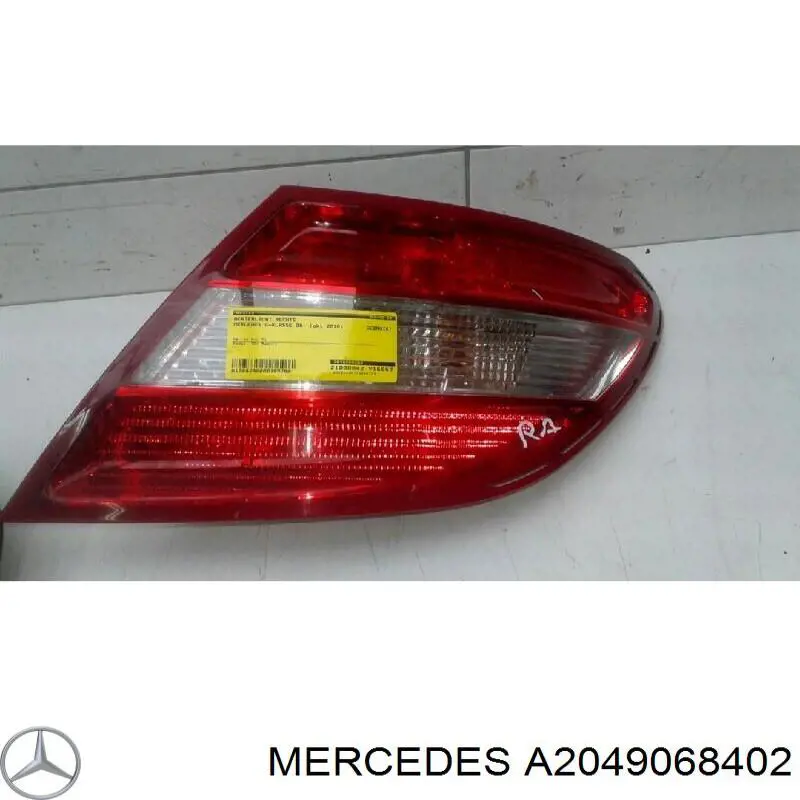 Фонарь задний правый A2049068402 Mercedes