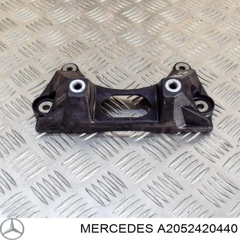 Кронштейн подушки КПП A2052420440 Mercedes
