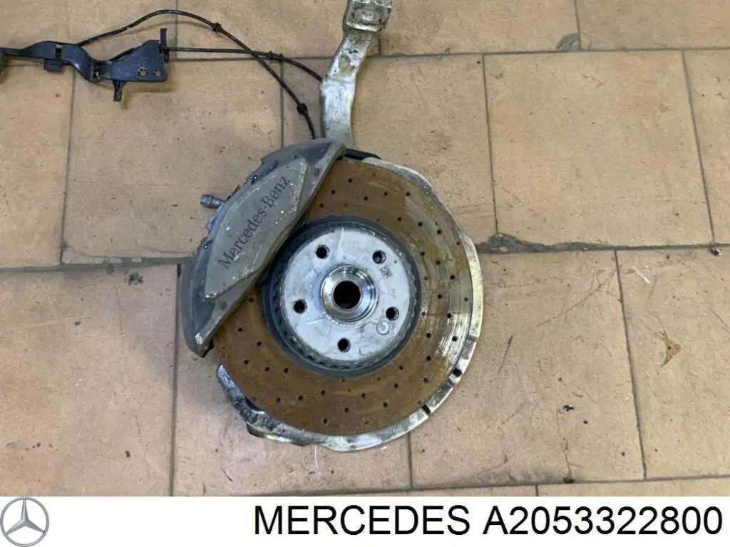 Кулак поворотный передний правый Mercedes 2053322800