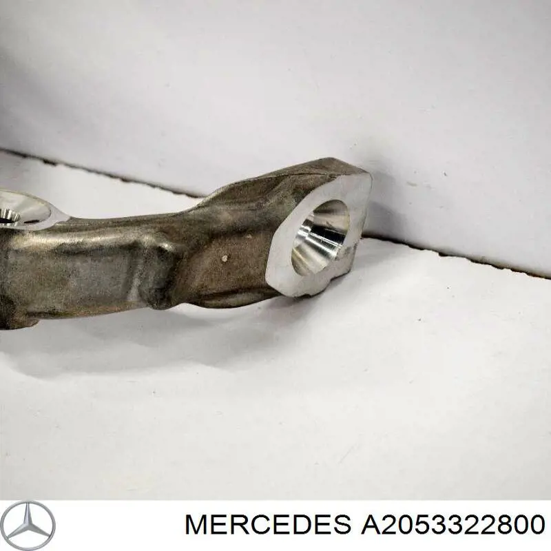 Цапфа передняя правая 2053322800 Mercedes