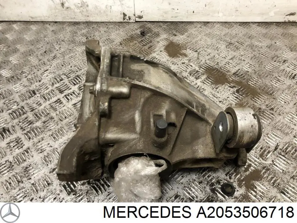 Купить 2053506718 Mercedes Задний редуктор