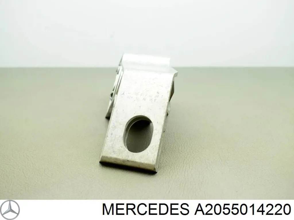 Купить A2055014220 Mercedes Кронштейн радиатора нижний