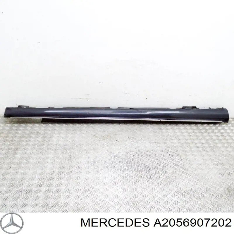 A2056907202 Mercedes Накладка наружняя (молдинг) порога, правый