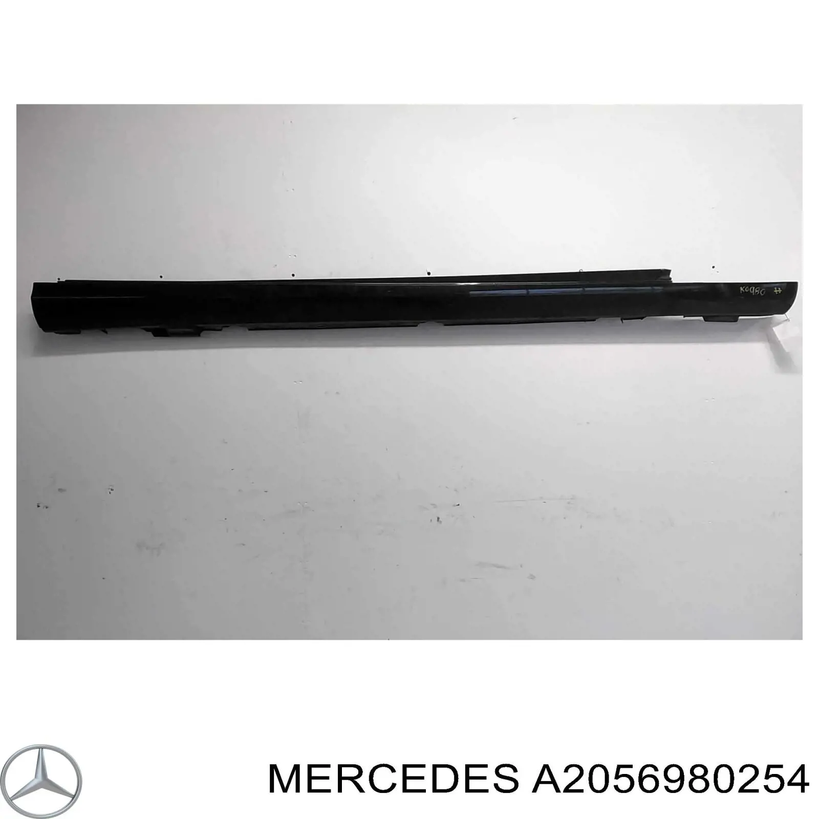 A2056980254 Mercedes Накладка наружняя (молдинг) порога, правый