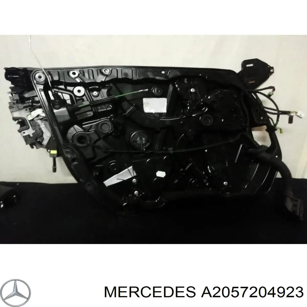 Стеклоподъемник передней левой двери A2057204923 Mercedes