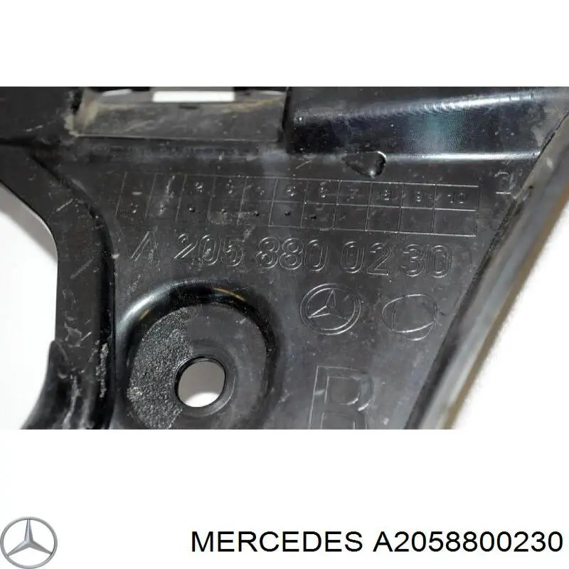 Направляющая заднего бампера правая 2058801802 Mercedes