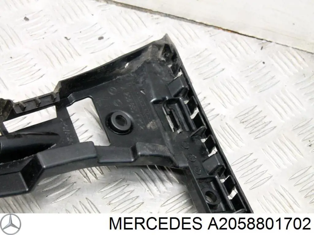 Направляющая заднего бампера, левая Mercedes 2058801702