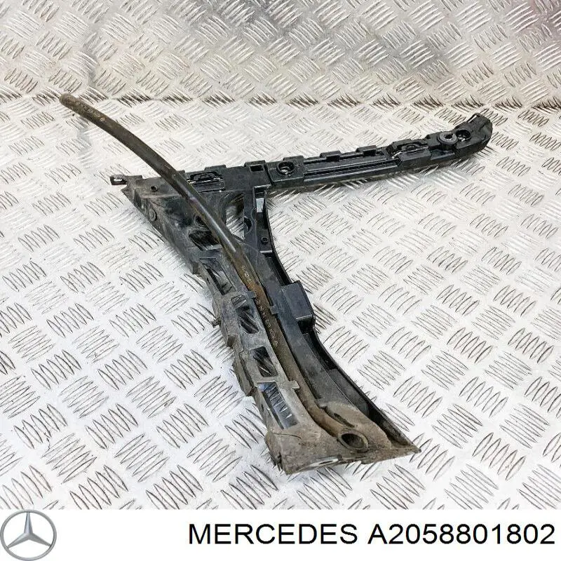 2058801802 Mercedes Направляющая заднего бампера правая