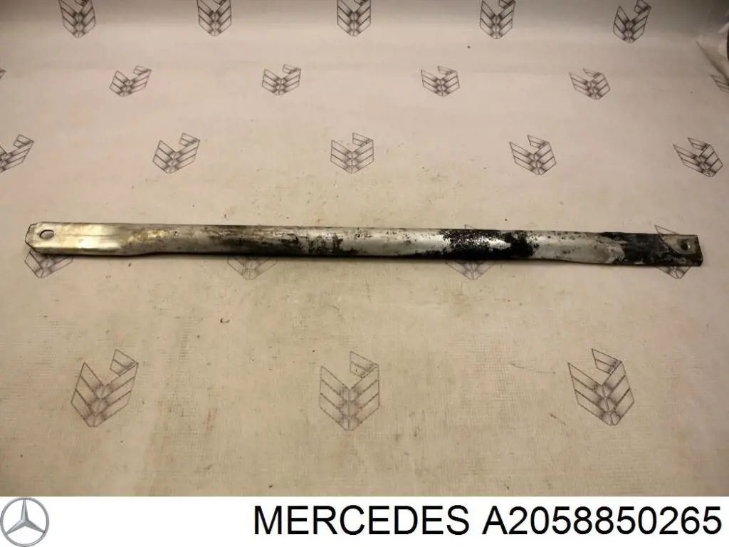 Купить 2058850265 Mercedes Кронштейн бампера заднего центральный