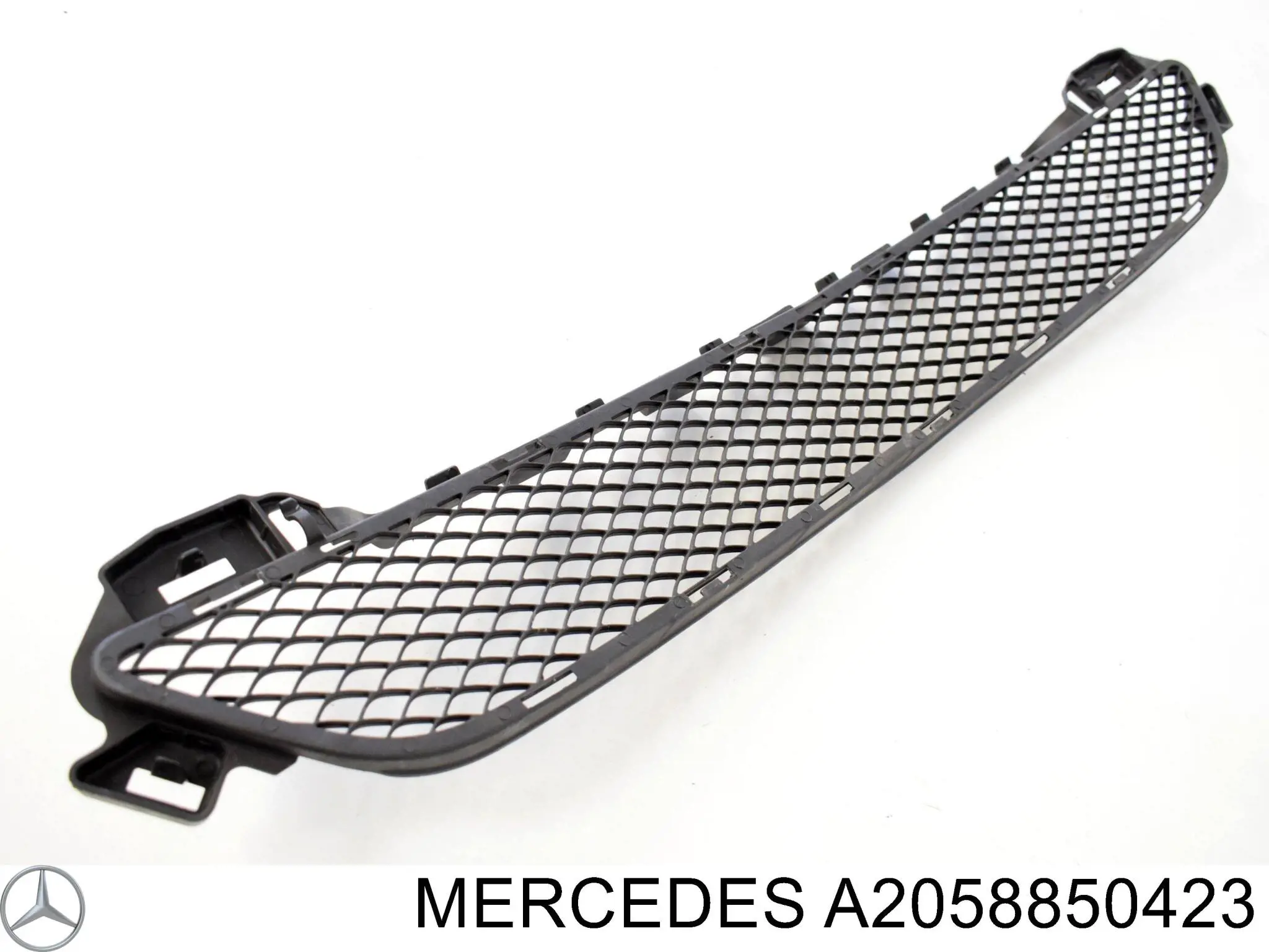 Решетка бампера переднего центральная A2058850423 Mercedes