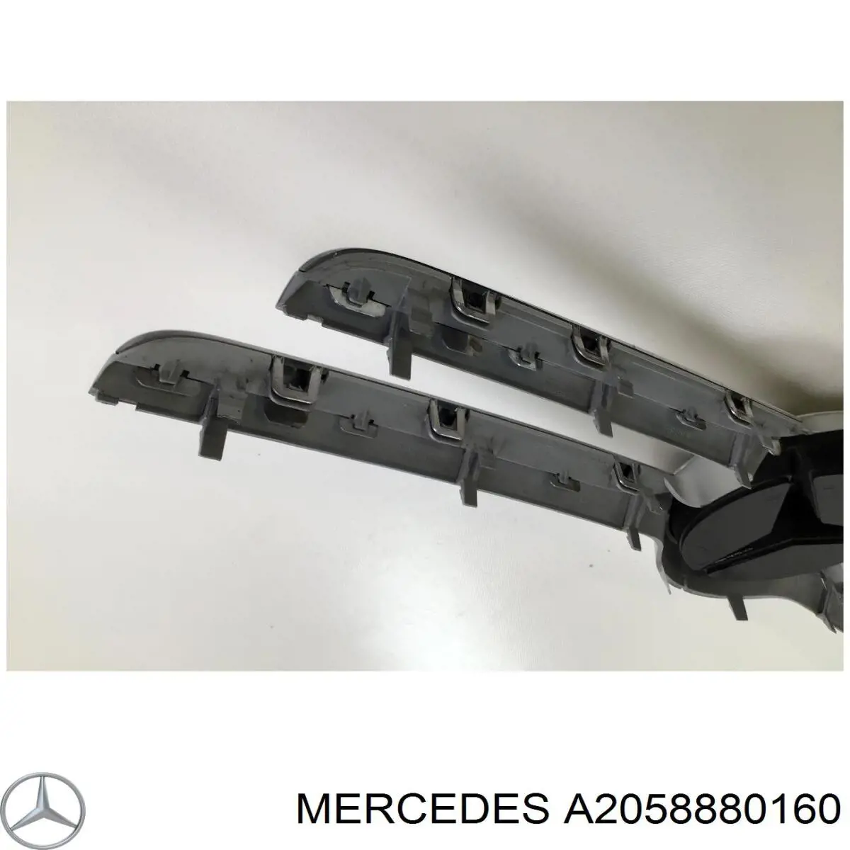 Решетка радиатора A20588801609040 Mercedes