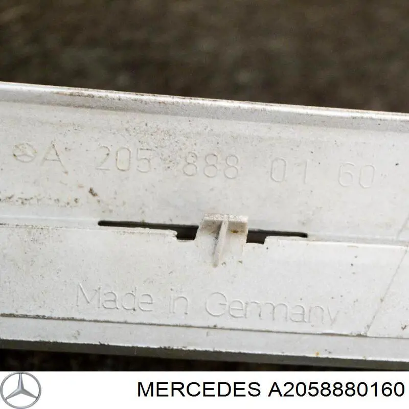Решетка Mercedes A20588801609040