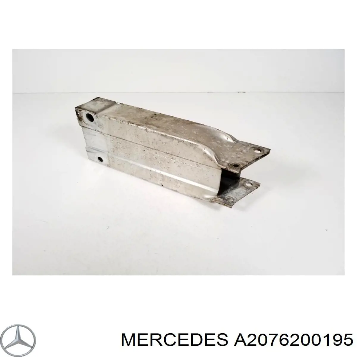 Кронштейн усилителя переднего бампера Mercedes 2076200700 цена, от 24.90 USD