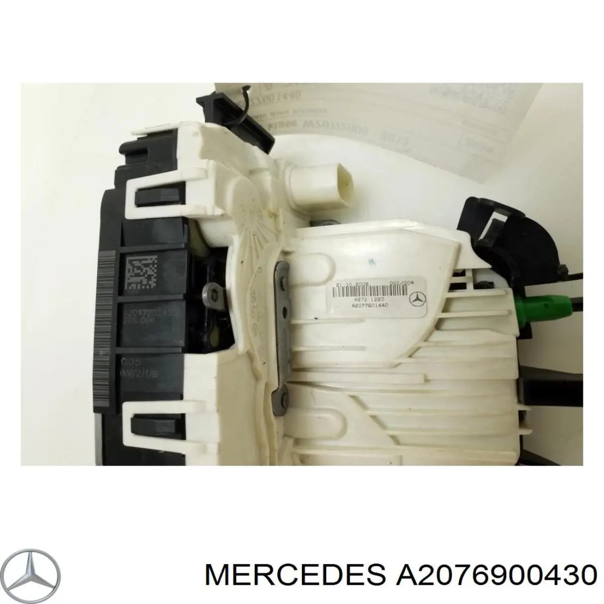 Лючок топливного бака Mercedes 2076900430