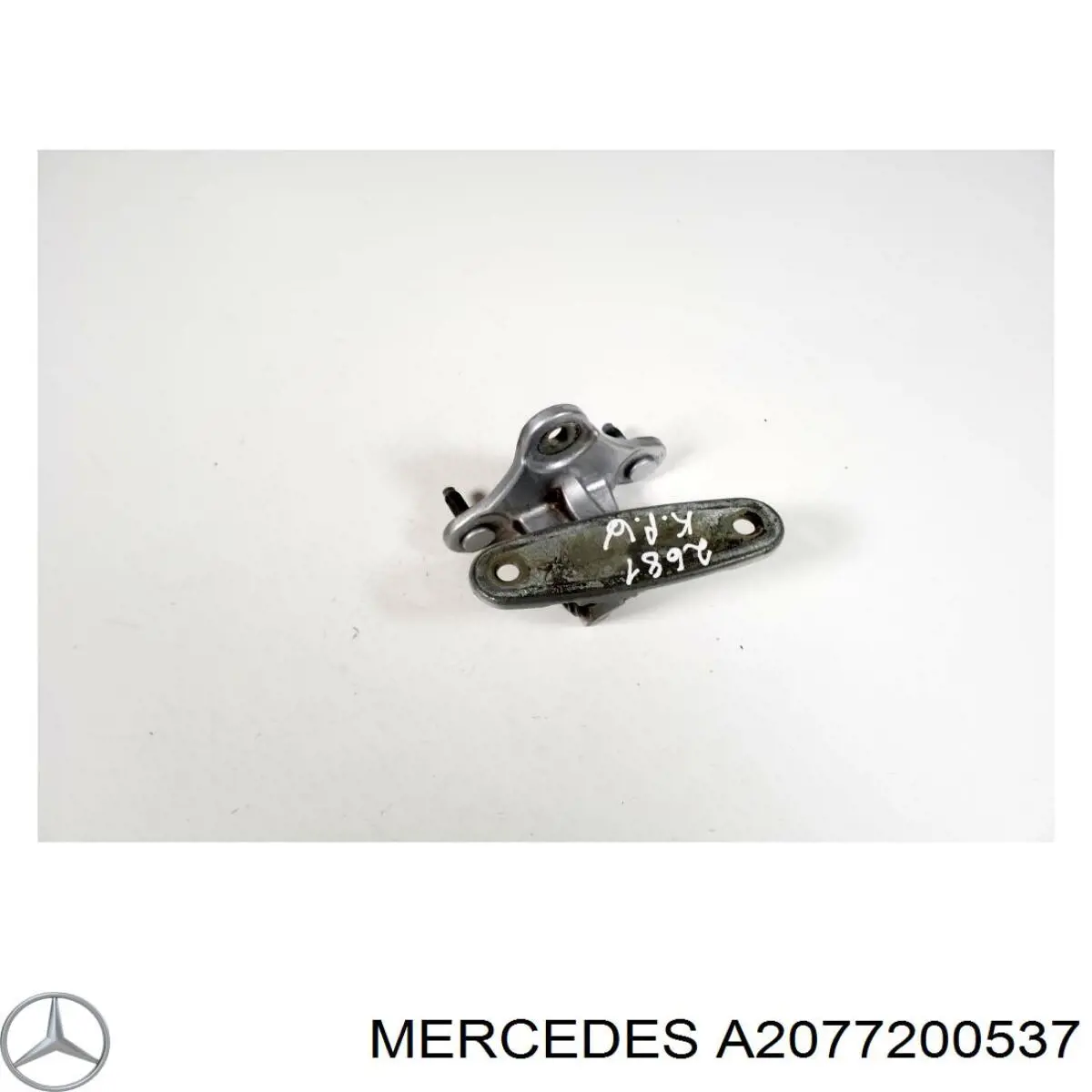 Петля двери передней левой A2077200537 Mercedes