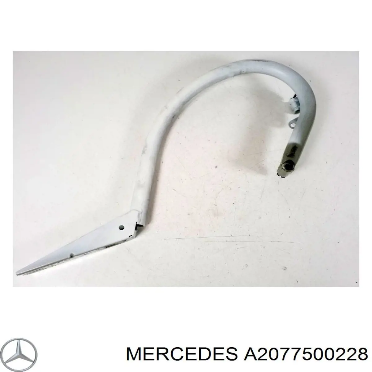 Купить A2077500228 Mercedes Завеса крышки багажника