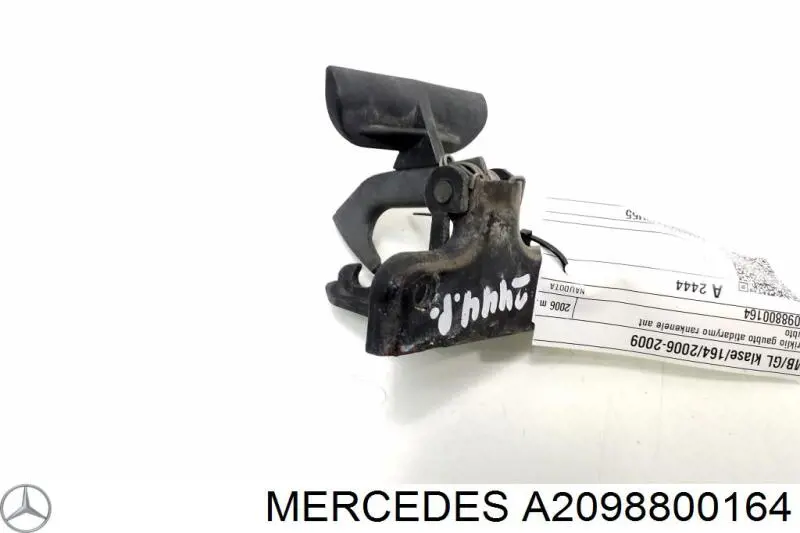 Стояк-крюк замка капота Mercedes A2098800064