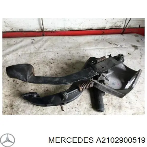 1702900119 Mercedes кронштейн педалей, педальный узел