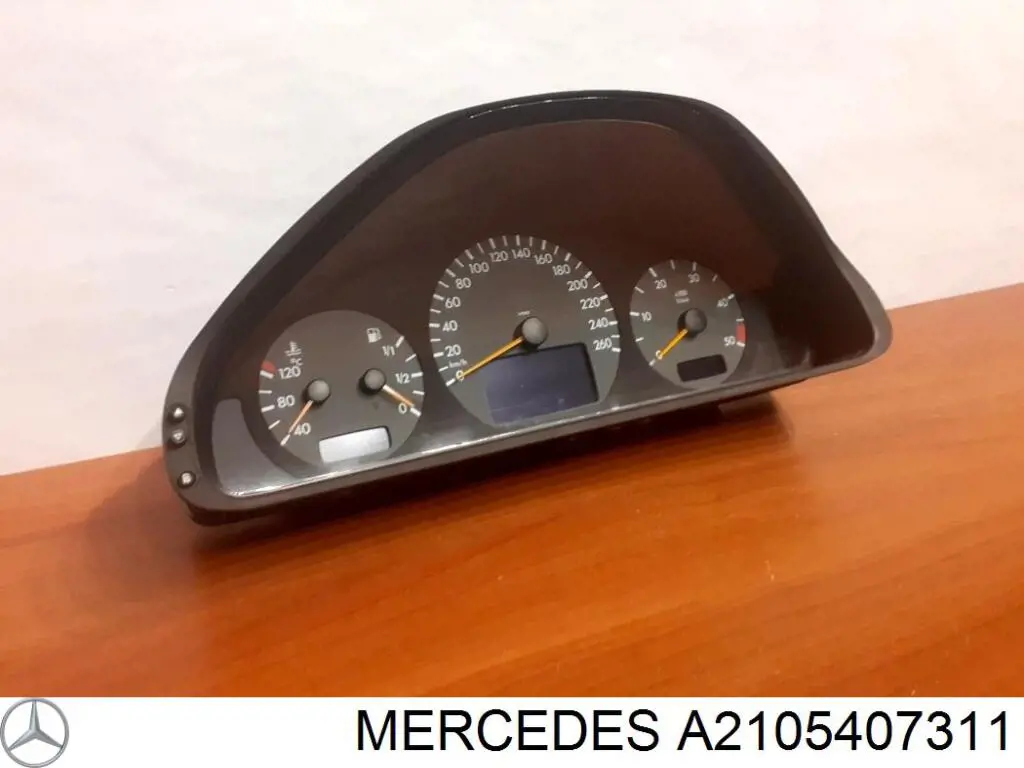 A2105407311 Mercedes приборная доска (щиток приборов)