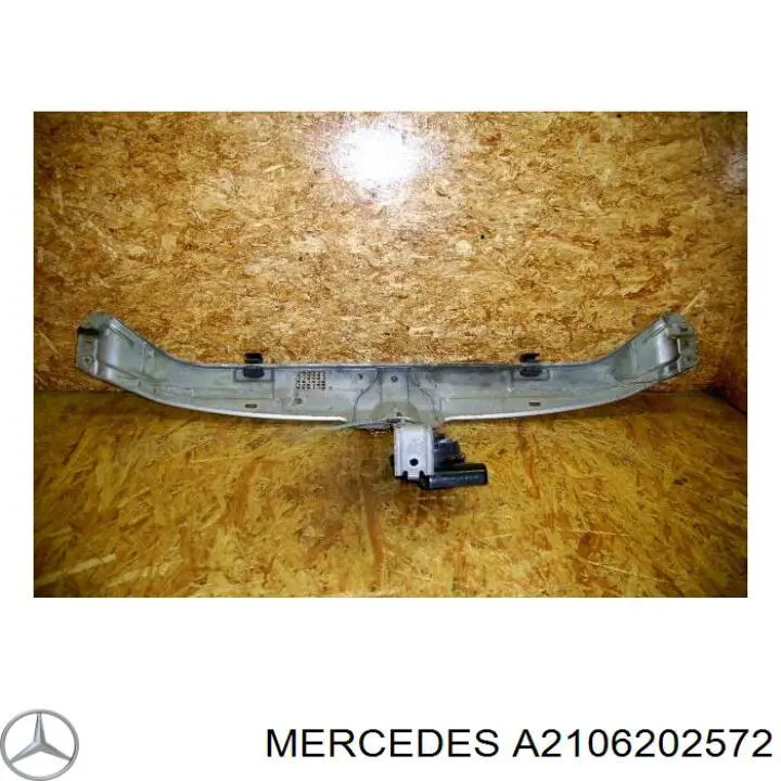 2106202572 Mercedes Суппорт радиатора верхний