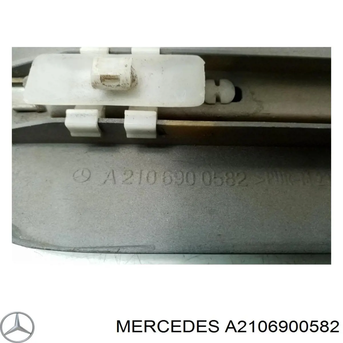 Купить A2106900582 Mercedes Накладка двери задней левой
