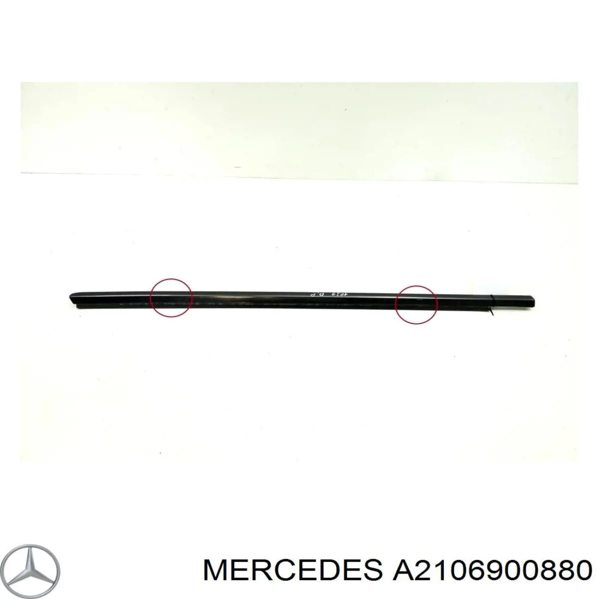 2106900880 Mercedes молдинг опускного стекла двери передней правой