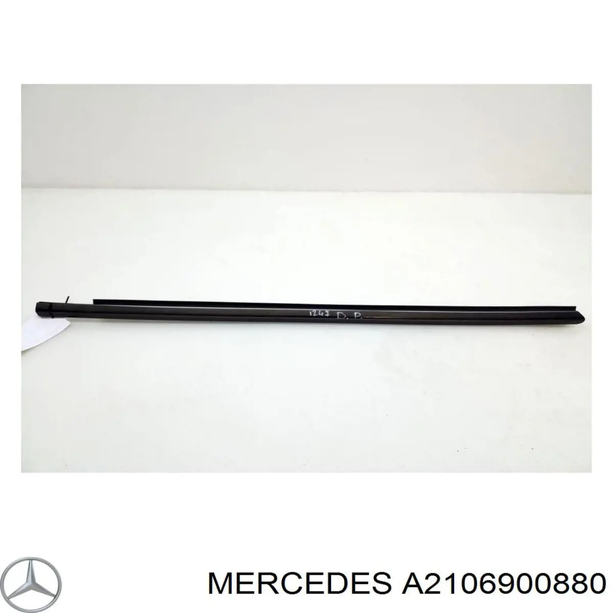 Купить A2106900880 Mercedes Молдинг опускного стекла двери передней правой