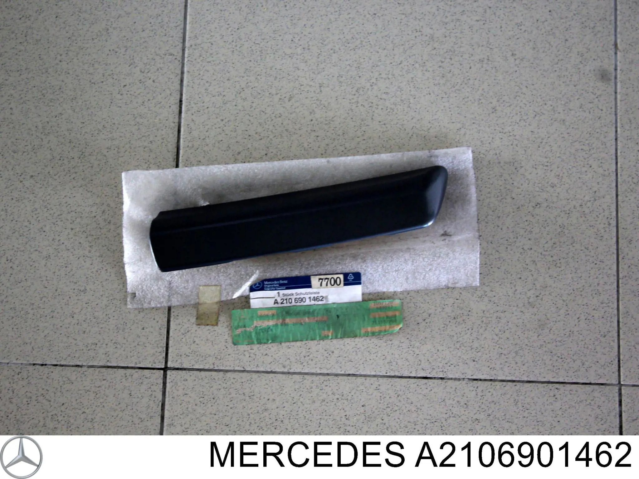 Moldura do pára-lama dianteiro direito para Mercedes E (S210)