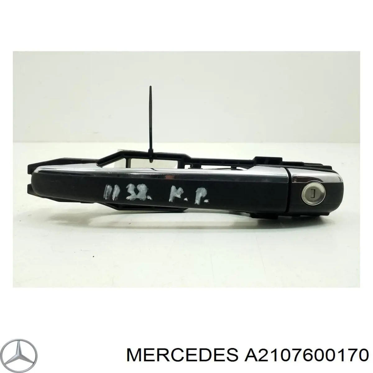 2107600170 Mercedes maçaneta dianteira esquerda externa da porta